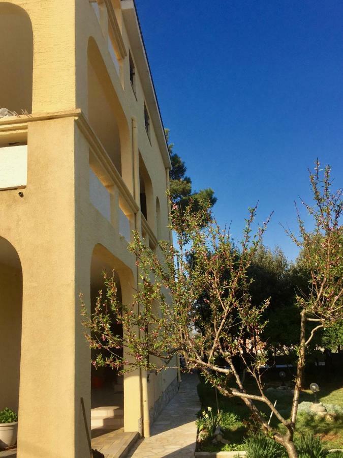 Apartmani Bosiljka Nin Buitenkant foto